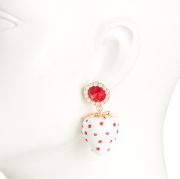 🔹️ Betsey Johnson🔹️ red white strawberry crystal drop earrings ✨️🍓 - Picture 6 of 6